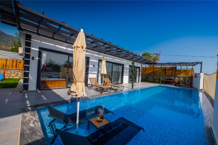 Villa Nar Ağacı