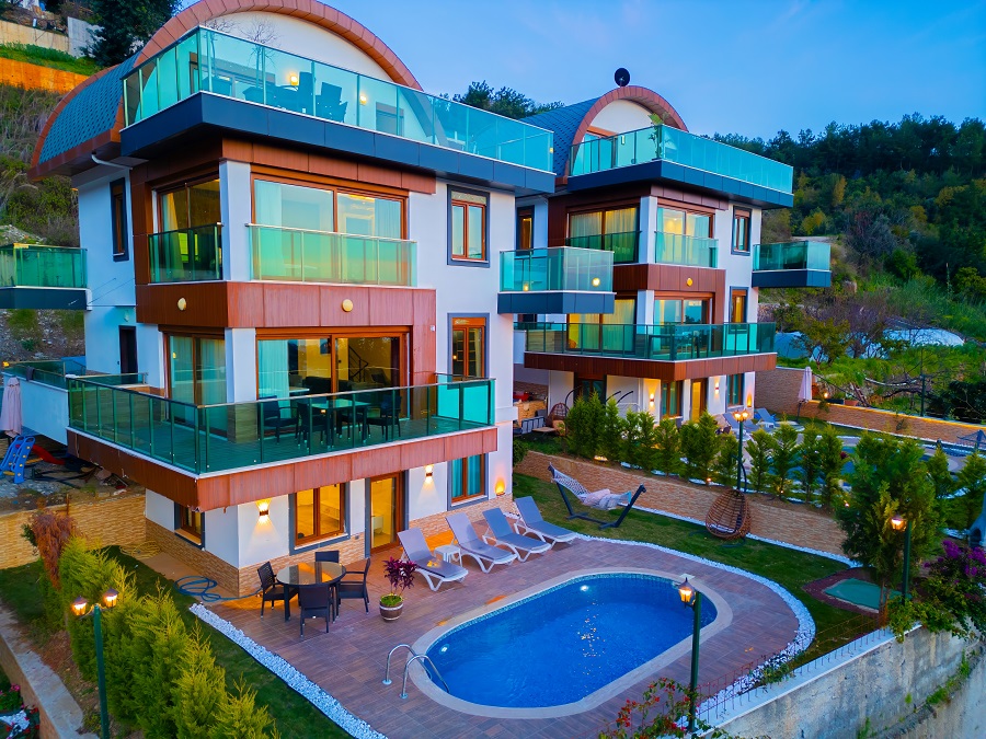 Alanya Merkezde 5+1 Özel Havuzlu Deniz Manzaralı Kiralık Lüks Villa DRM-2202