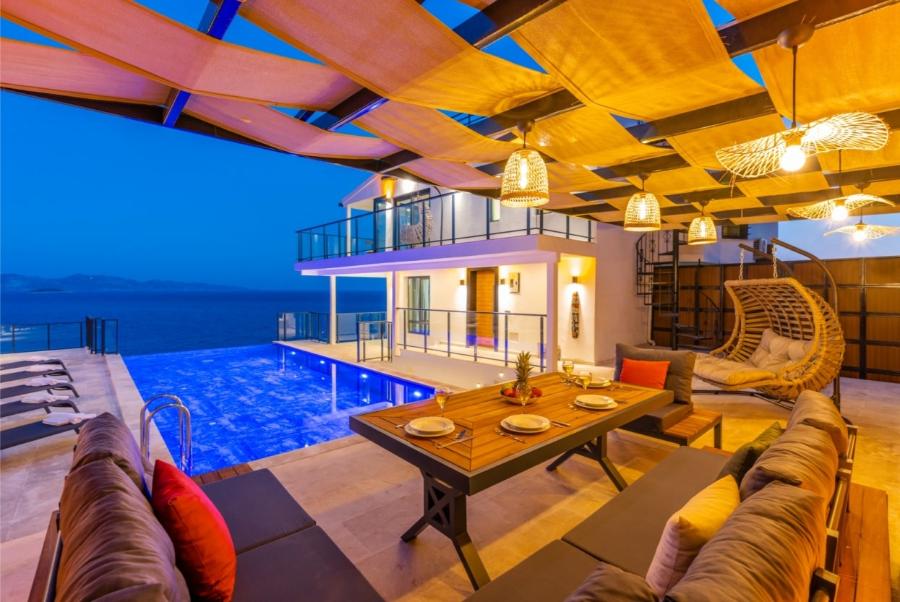 Antalya Kaş'ta 4+1 Özel Havuzlu Deniz Manzaralı Kiralık Villa DRM-1759