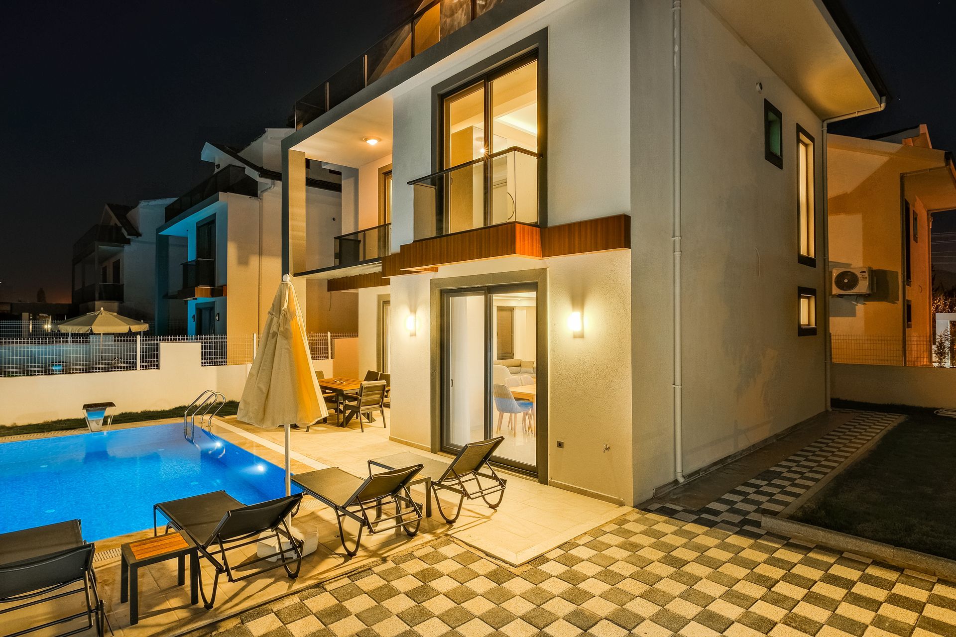Fethiye Merkez'de 3+1 Özel Havuzlu Denize Yakın Kiralık Villa DRM-2038