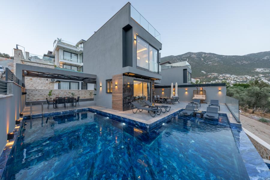 Kalkan Ortaalanda 4+1 Özel Havuzlu Deniz Manzaralı Kiralık Lüks Villa DRM-1875