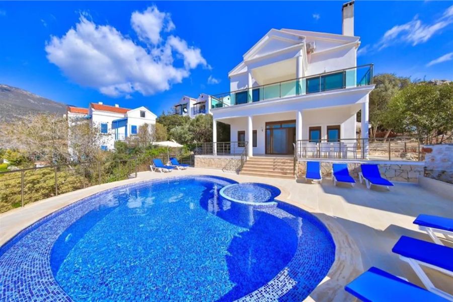 Antalya Kaş'ta 5+1 Özel Havuzlu Deniz Manzaralı Kiralık Villa DRM-2074