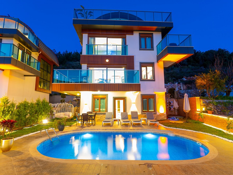Alanya Merkezde 5+1 Özel Havuzlu Deniz Manzaralı Kiralık Lüks Villa DRM-2203
