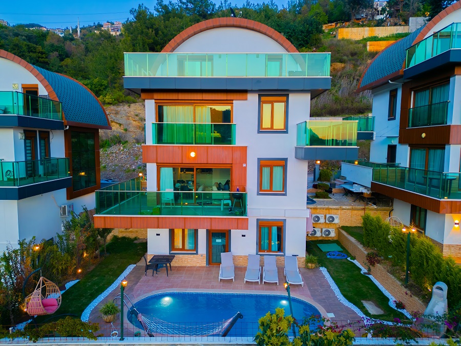 Alanya Merkezde 5+1 Özel Havuzlu Deniz Manzaralı Kiralık Lüks Villa DRM-2206