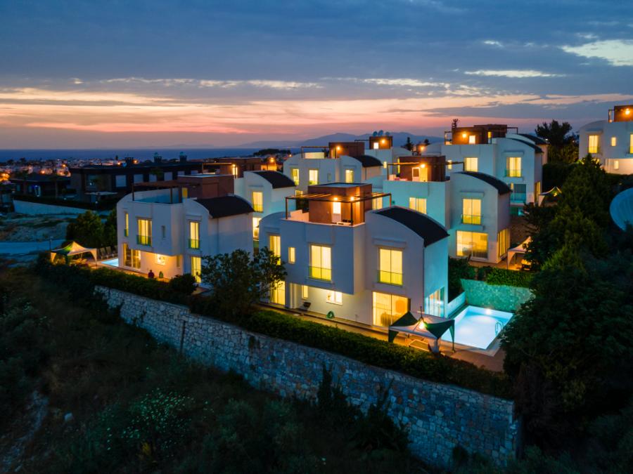 Kuşadası Kadınlar Denizinde 4+1 Özel Havuzlu Deniz Manzaralı Kiralık Lüks Villa DRM-1840