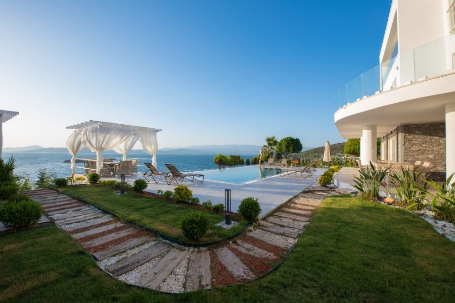 Bodrum Boğaziçi'nde 6+1 Özel Plajlı Deniz Manzaralı Lüks Villa DRM-1761