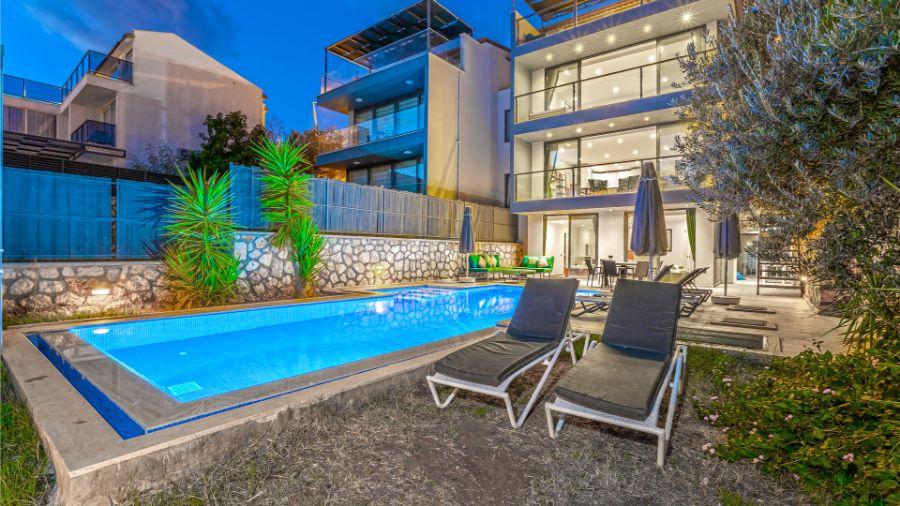 Kızıltaşta 4+1 Özel Havuzlu Deniz Manzaralı Kiralık Lüks Villa DRM-2168