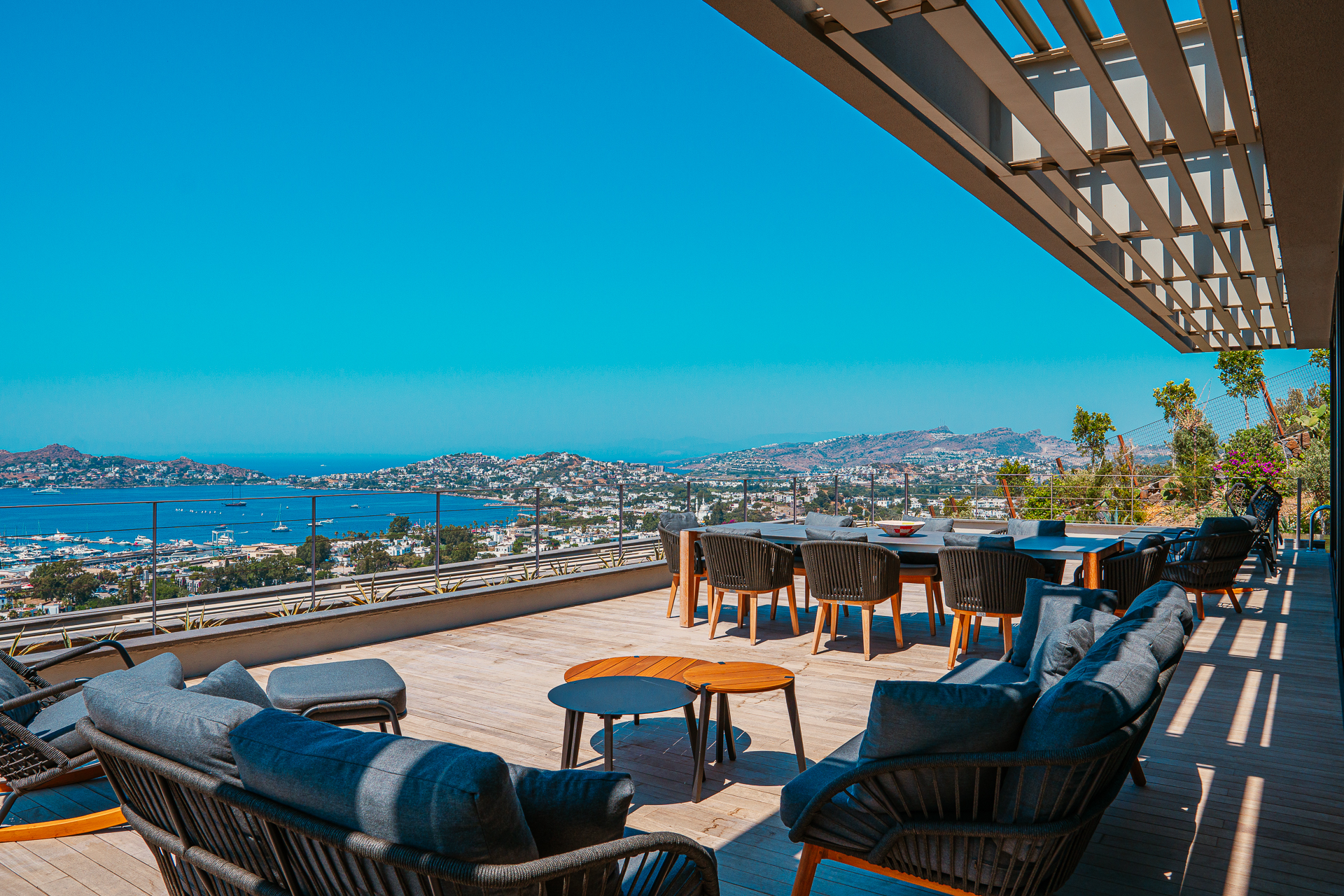 Yalıkavak'ta Deniz Manzaralı ve Özel Havuzlu VR 4+1 Lüks Villa BV-5959